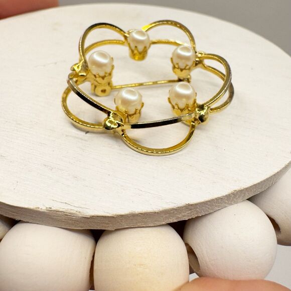 Hobe Vintage Dainty Flower Brooch With Pearls Dimensional  Spring Minimalist - Picture 4 of 9